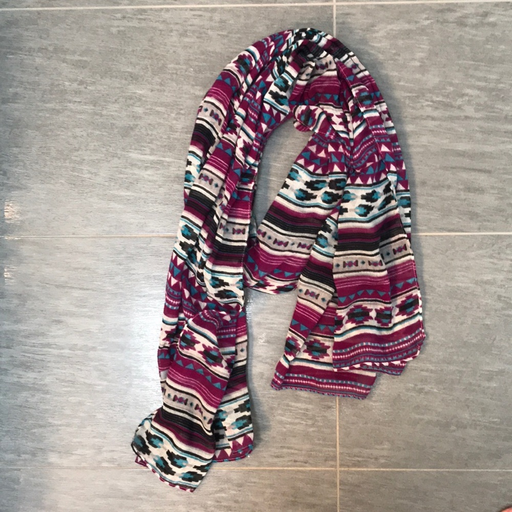 Pattern statement scarf - Picture 2 of 2